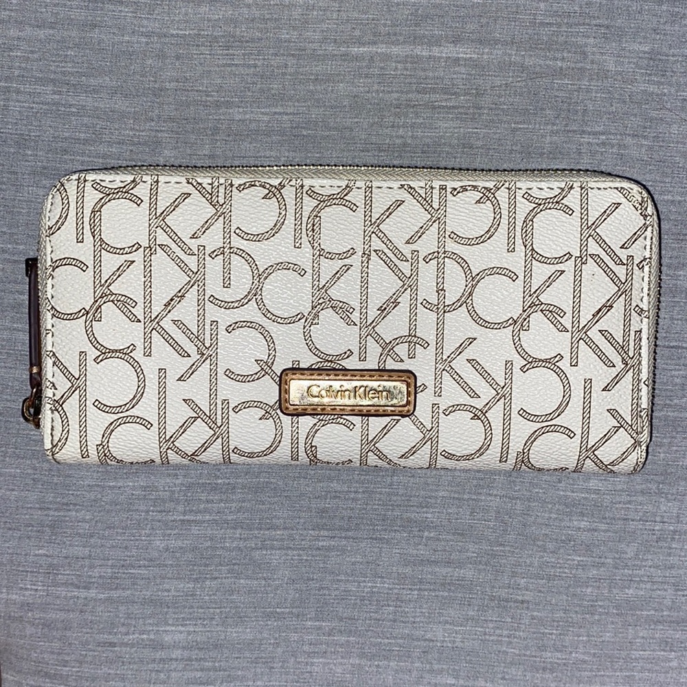 Calvin Klein Continental Wallet